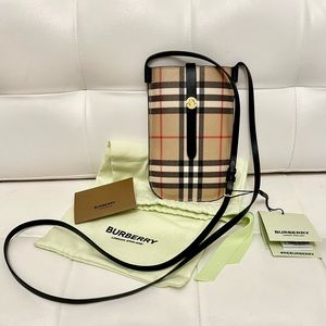 NWT BURBERRY
Anne Checked Canvas Convertible Phone Case